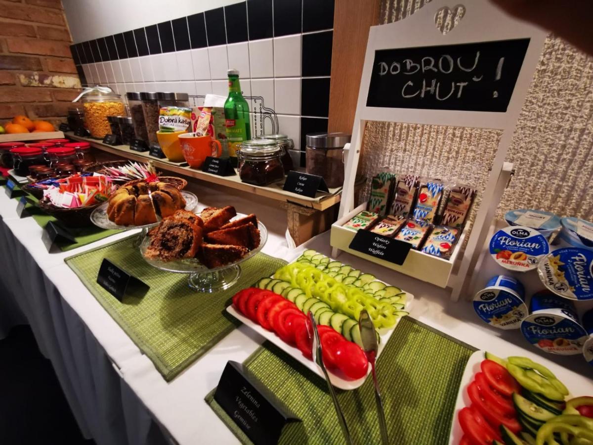 Hotel U Cisare Iii. Mělník Kültér fotó
